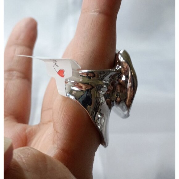 Bold Silvertone Abstract Statement Ring Size 6 Alloy New in Gift Box Glam - Picture 5 of 6